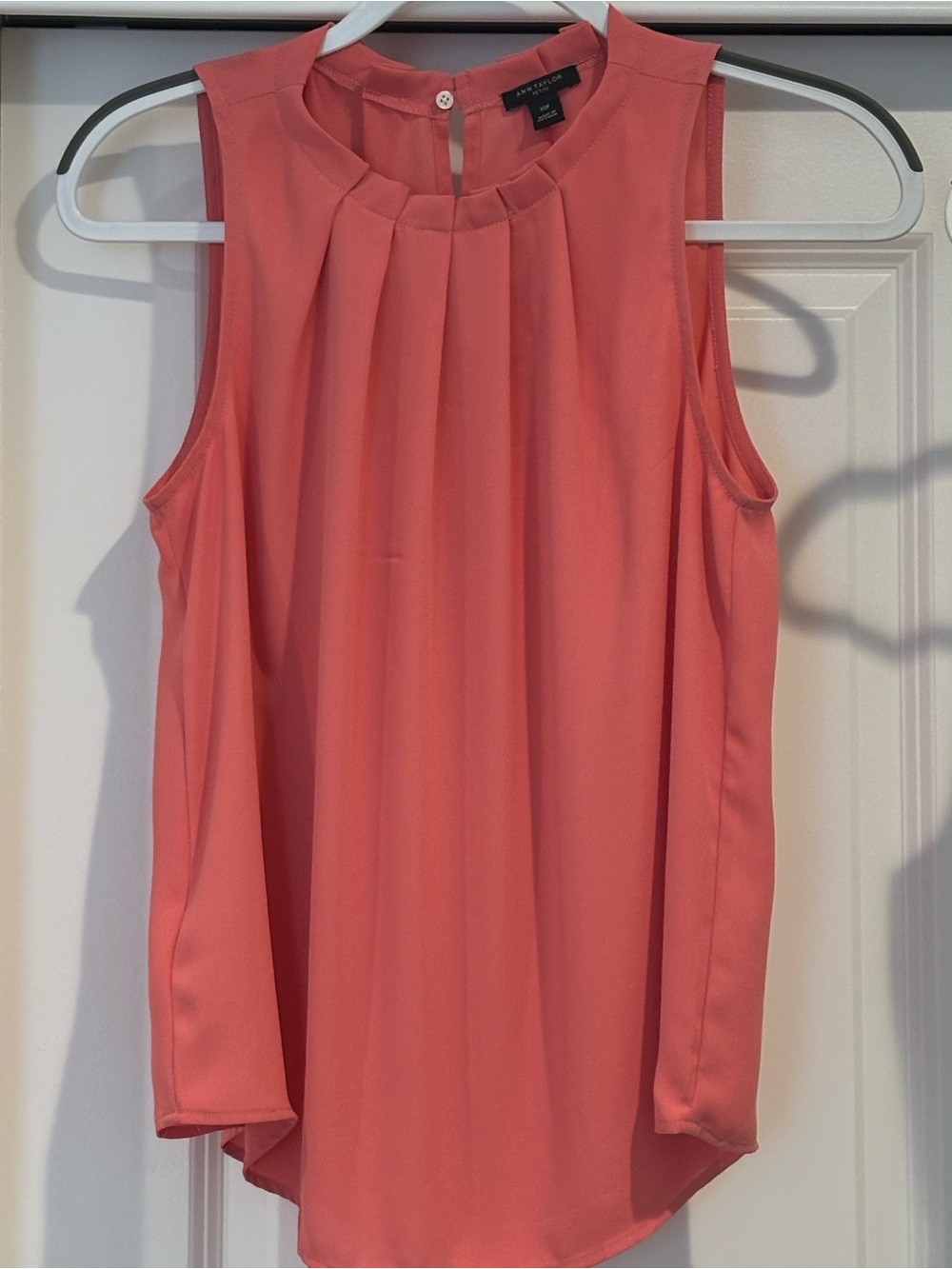 Ann Taylor Light Salmon Sleeveless Blouse XS Petite